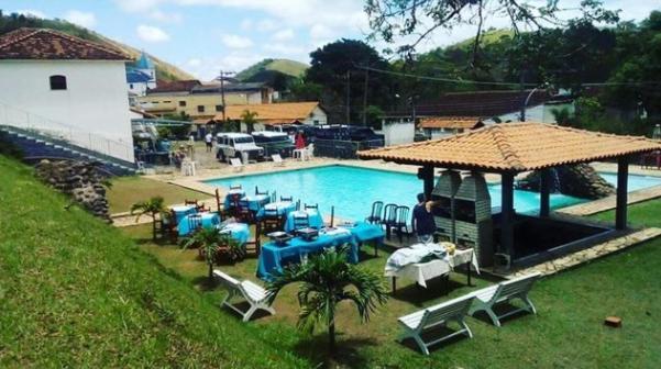 Guest house Sacra Familia -15 Km Da Terra Dos Dinos 3*