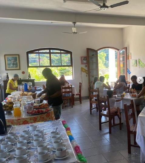 Guest house Sacra Familia -15 Km Da Terra Dos Dinos