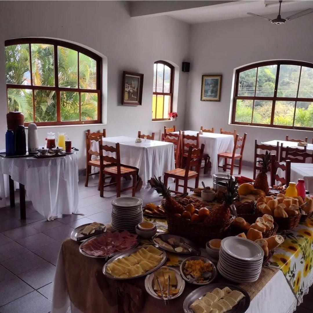 Guest house Sacra Familia -15 Km Da Terra Dos Dinos Sacra Familia do Tingua